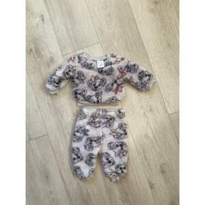 Disney Baby Plush Sweat Suit, Size 3-6 Months